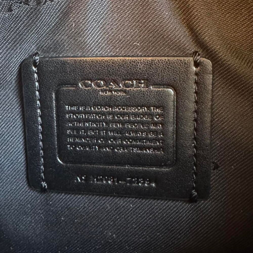Coach black leather pouch bag with gold hardware - Picture 6 of 6